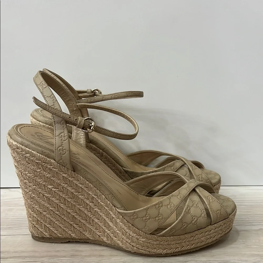 Gucci Tan Wedges with Elegant Design - Picture 3 of 7